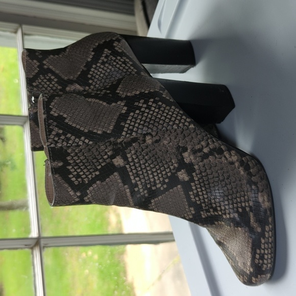 Steve Madden Snakeskin Print Ankle Boot 3.5" Block Heel Bootie Size 7.5 - Picture 3 of 6